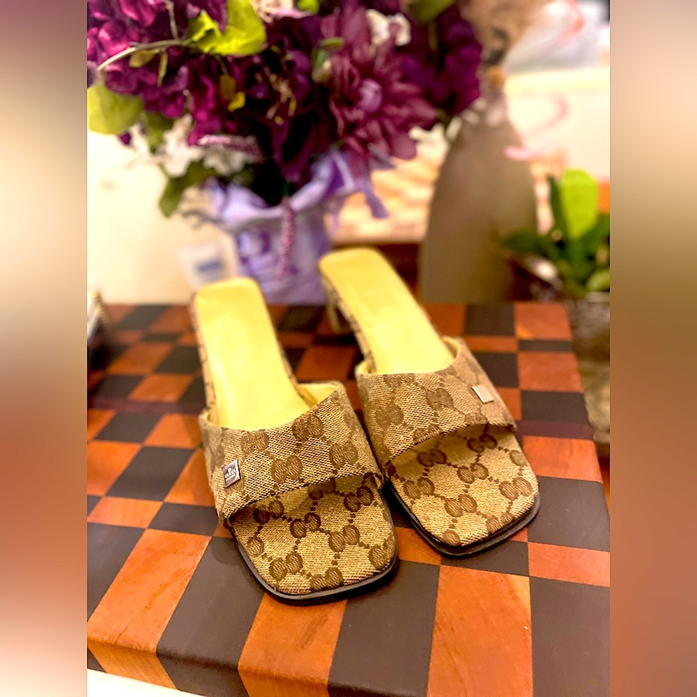 VINTAGE Gucci Logo Canvas Brown Tan Heels Made in Italy EUC Retro